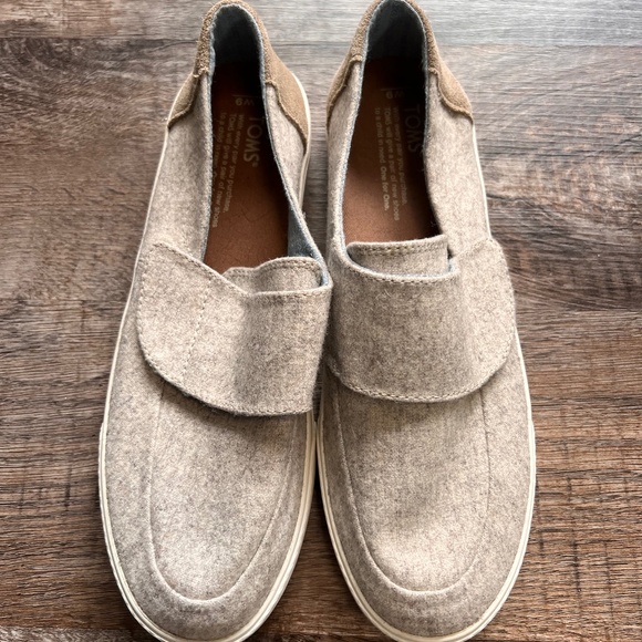 Toms Shoes - TOMS
